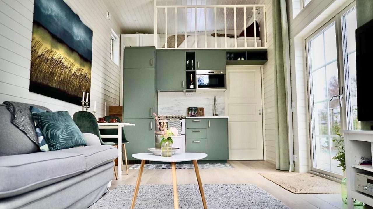 Strandnaera, Pergola, P-Plats I Hoellviken Extérieur photo